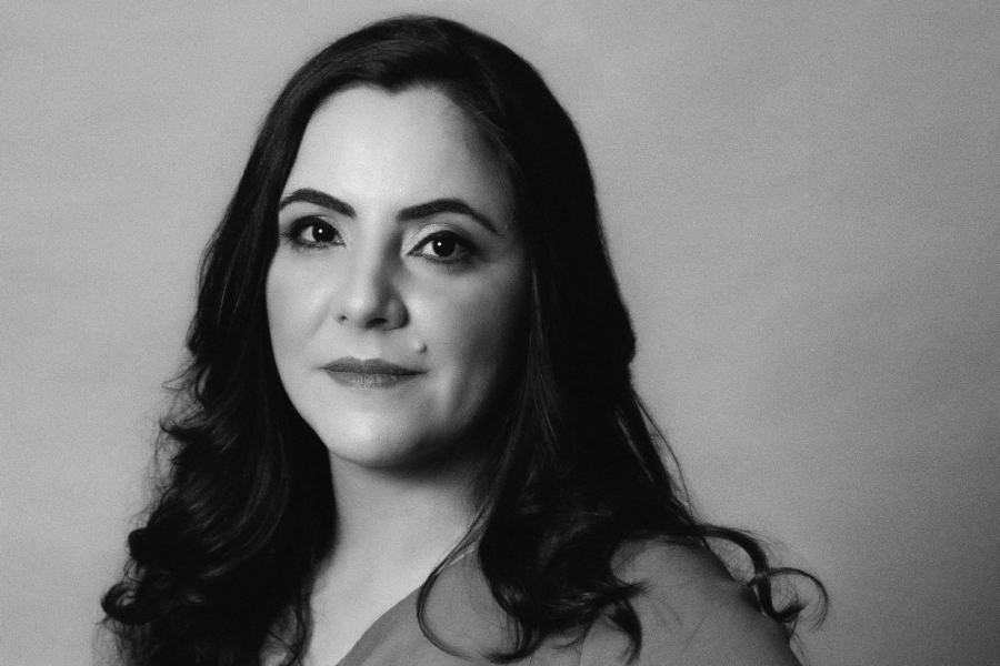 Jornalista que revelou áudio de Nikolas a Vorcaro é atacada nas redes sociais