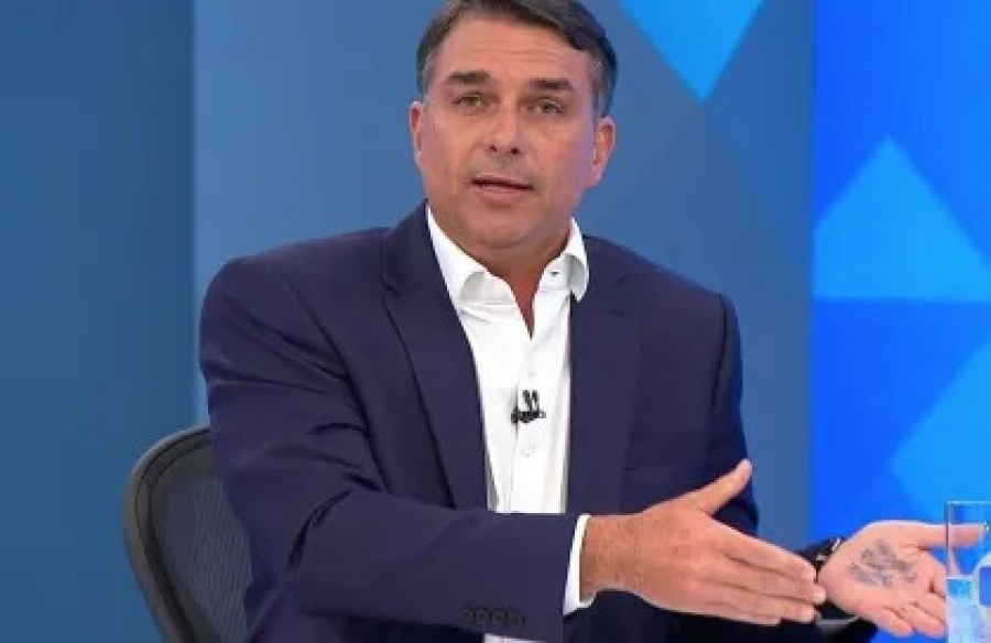 Alcolumbre e Moraes buscam autoproteção, diz Flávio Bolsonaro em SP