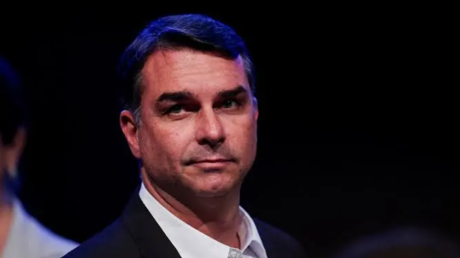 Flávio Bolsonaro procura União-PP, que avalia apoio no 2º turno com garantia para Alcolumbre no Senado