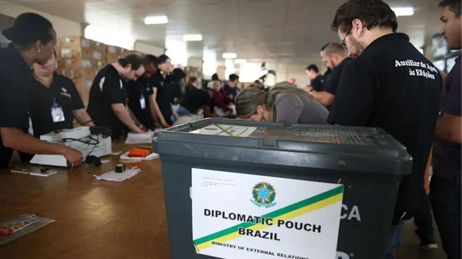 Quase 1 milhão de brasileiros no exterior poderão votar nas eleições