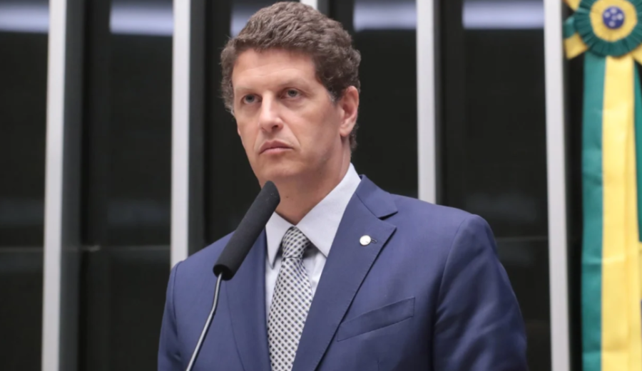 Salles desiste de candidatura ao Senado