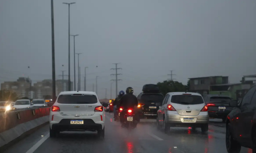 Ciclone e frente fria deixam Centro-Sul em alerta