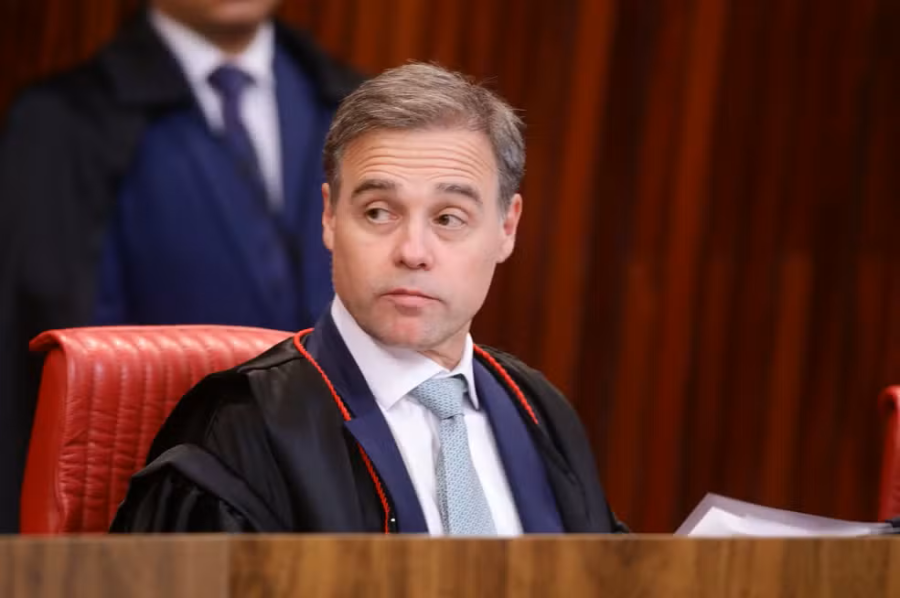 Mendonça nega censura e vota para manter remoção de posts falsos sobre Flávio e Nossa Senhora
