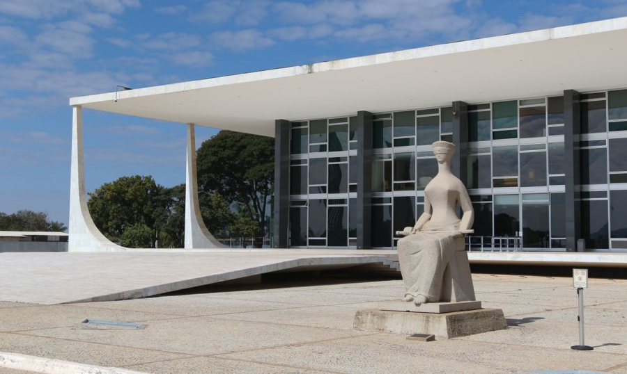 Servidor que mudou para o governo federal pode escolher regime de aposentadoria, decide STF