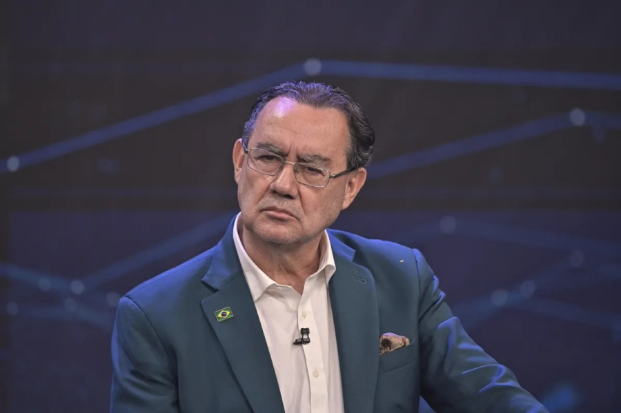 “Tinha tudo para ir”: Cury dispara contra Flávio após ausência em debate da Globo