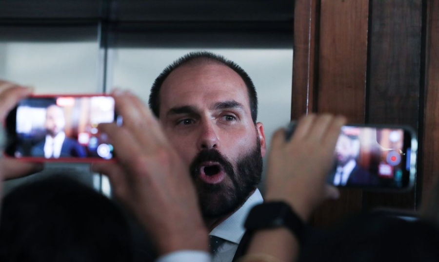 Eduardo Bolsonaro consta em lista de pena pendente de cumprimento